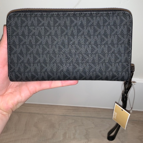 Michael Kors Wristlet / Wallet